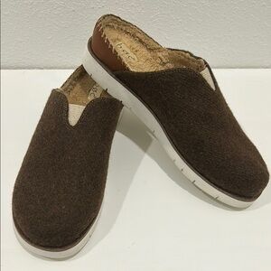 BOC Born Kamari Mules Plush Slip Ons Brown | Size 9.5